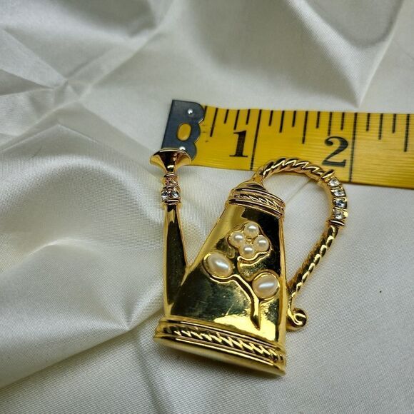 VINTAGE 1928 Co. Gold Watering Can Brooch Pearl & Rhinestone Embellishment - Picture 8 of 8